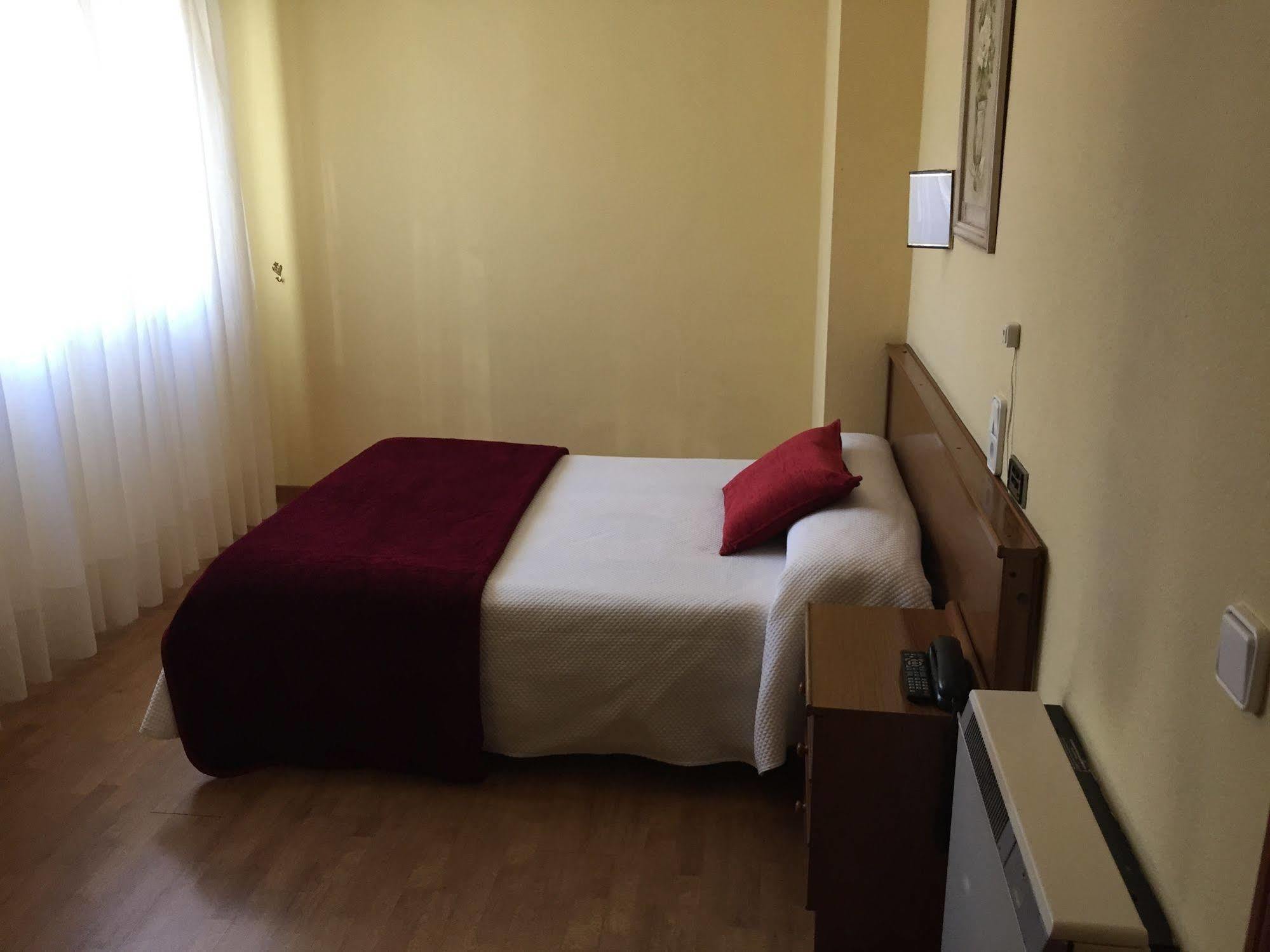 Hotel Villa De Verín Buitenkant foto